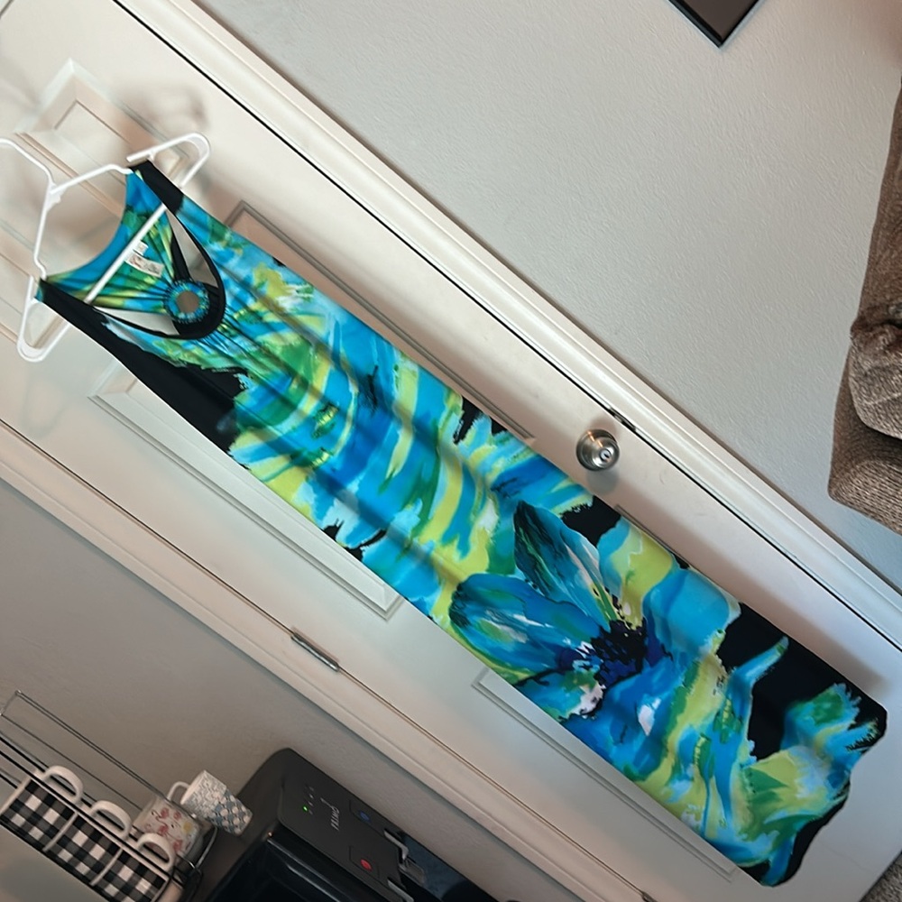 Emma and Michelle Sleeveless Maxi dress with Ring Back-Sz L